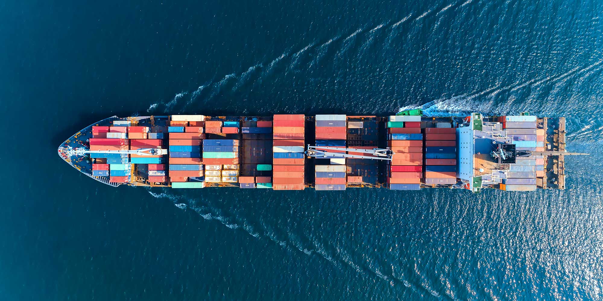 Koneterowiec na morzu widok z góry