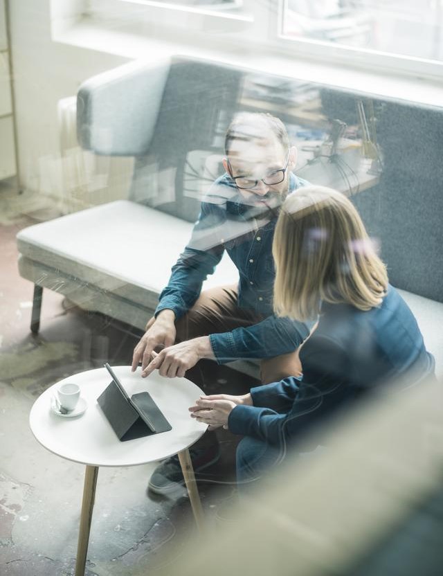 Image: People discussing on a coach