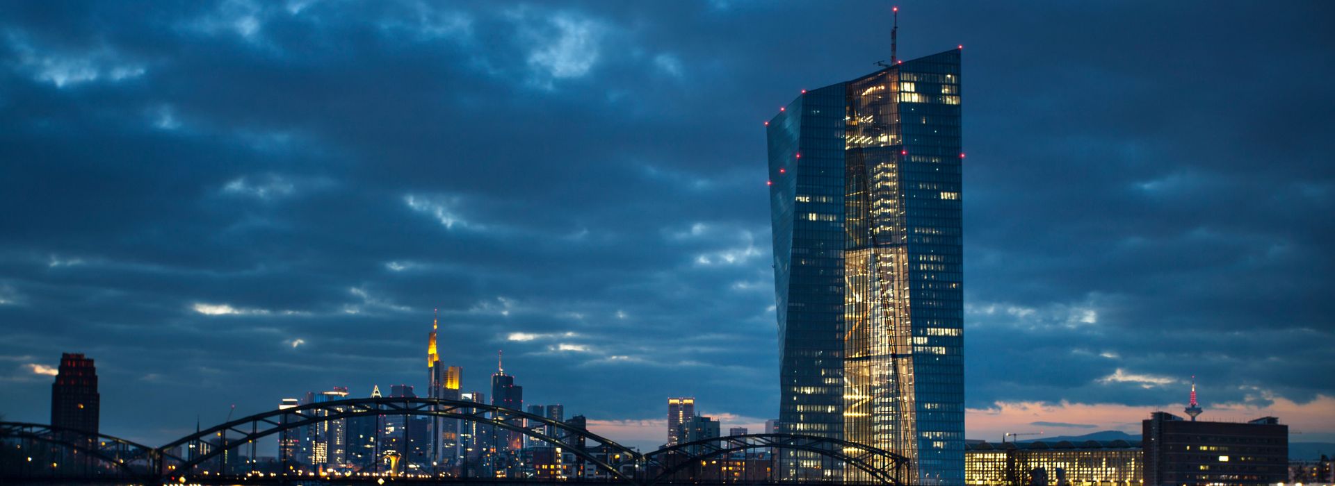 Vista di Francoforte, in primo piano la Banca Centrale Europea