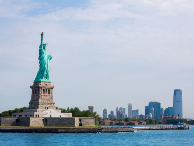 Vista panoramica della Statua della Libertà a New York