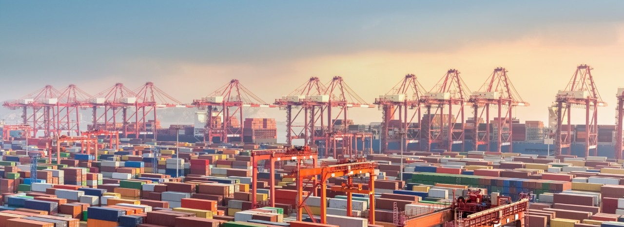 Area de logistica e exportação com contentores 