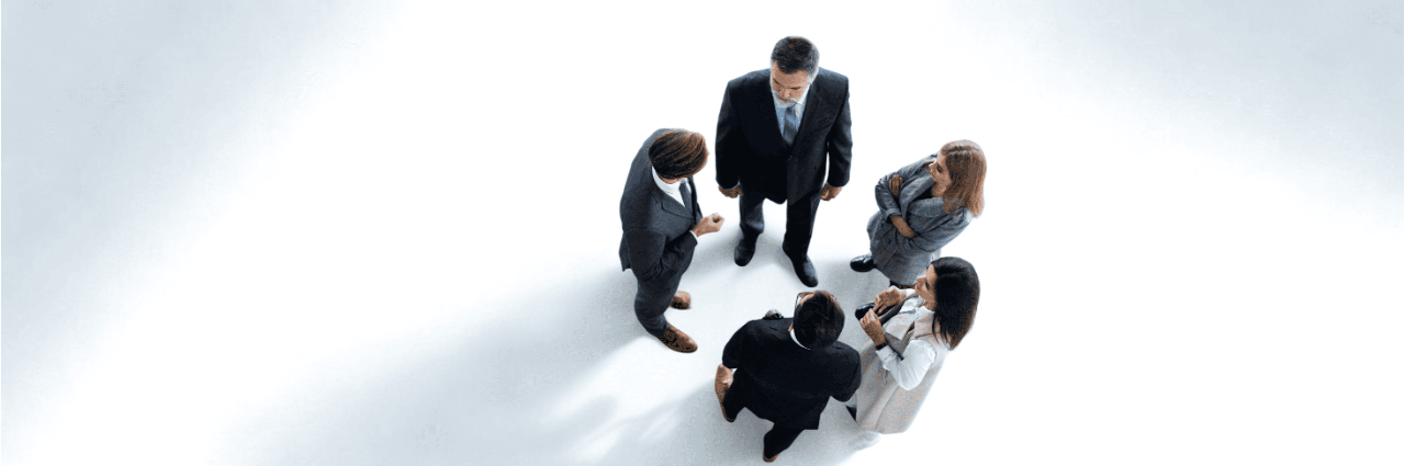 vizualizărea-a-cinci-oameni-de-afaceri-la-o-reuniune-de-afaceri-și-colaborare
