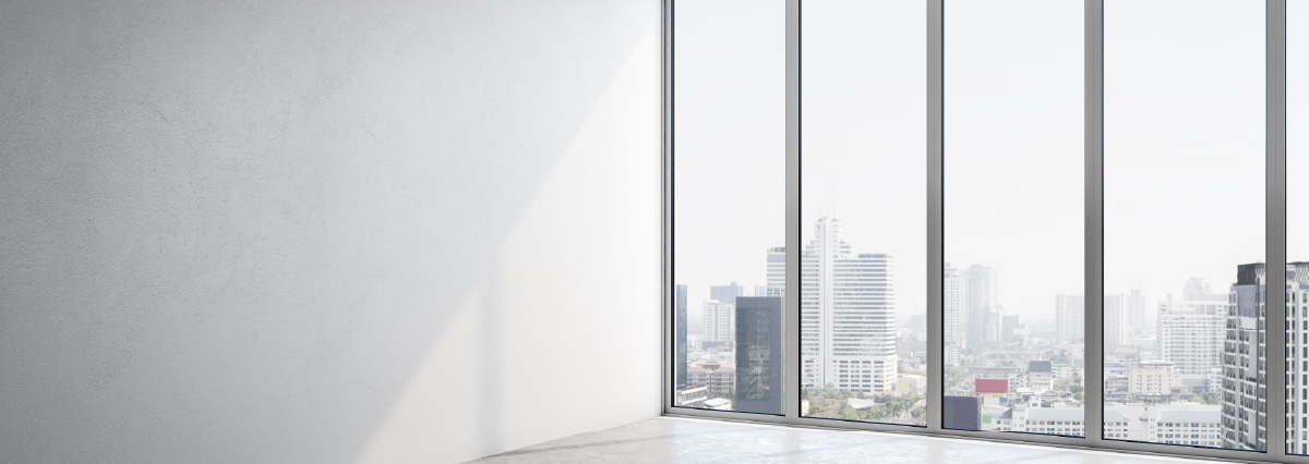 Vue sur une skyline depuis un bureau
